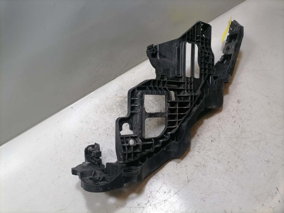 VW Golf 6 Bj.2010 original Aufnahme Tr&auml;ger Scheinwerfer vorn rechts